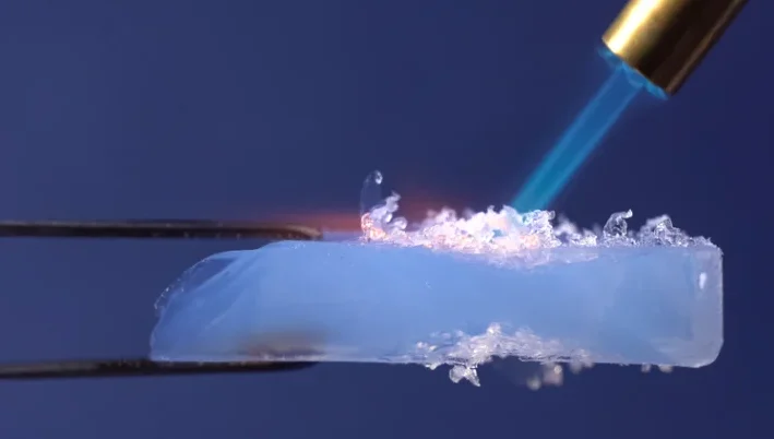 Aerogel Material Yang Di Sebut Sebagai Asap Beku