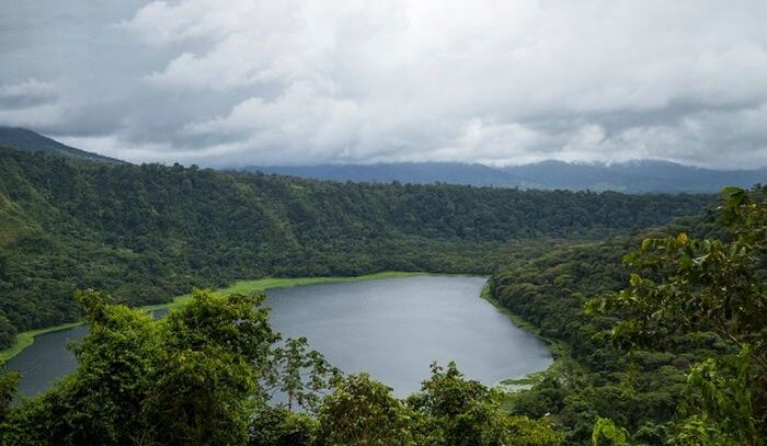 Danau Kakaban Yang Terletak Di Kepulauan Derawan