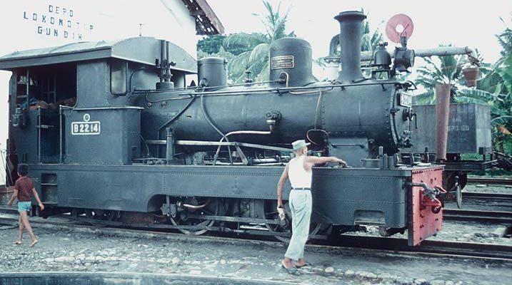 Lokomotif Mesin Untuk Menarik Rangkain Kereta Di Atas Rel