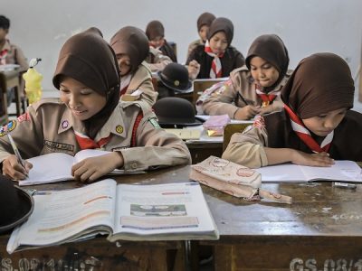 Tanggapan Mendikdasmen Biayai SD SMP Negeri Dan Swasta