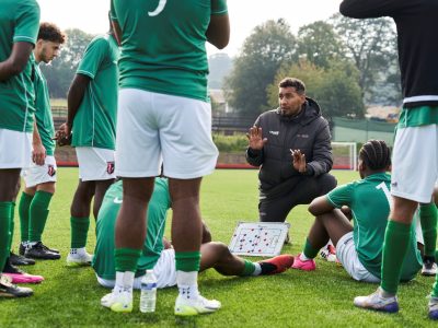 Strategi Bermain Di Sepak Bola Akademi/Sekolah