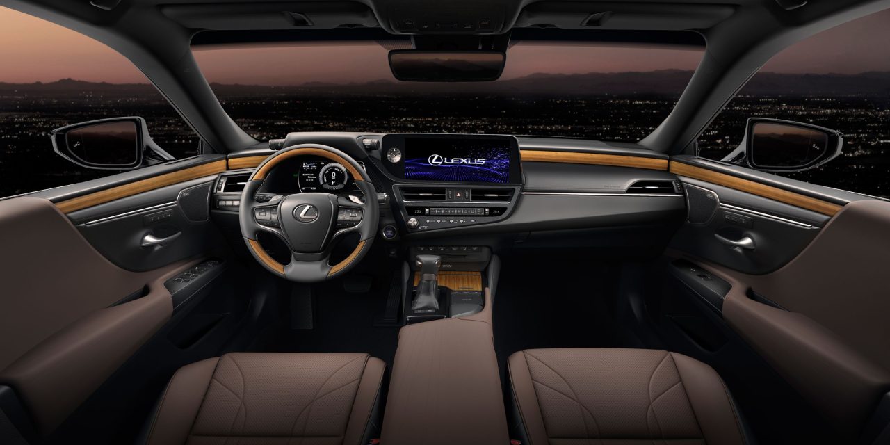 Mobil Lexus ES Punya Interior Modern Dan Elegan