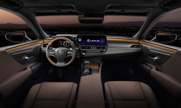 Mobil Lexus ES Punya Interior Modern Dan Elegan