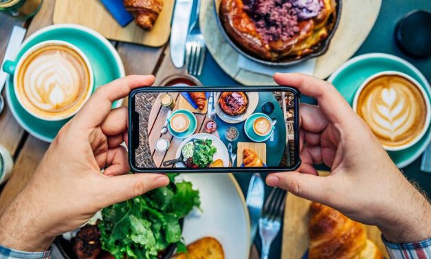 Food Blogging Membagikan Pengalaman Mencicipi Makanan