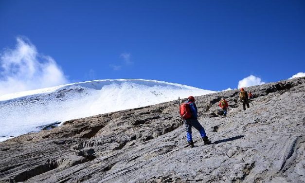 Gunung Carstensz Pyramid, Puncak Salju Abadi Di Negeri Tropis